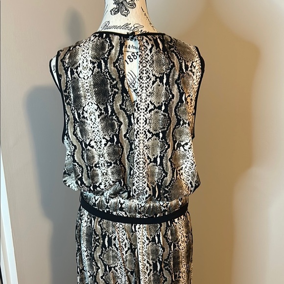 Sandra Darren Black and Gray Jumpsuit with Animal Print - Picture 7 of 9